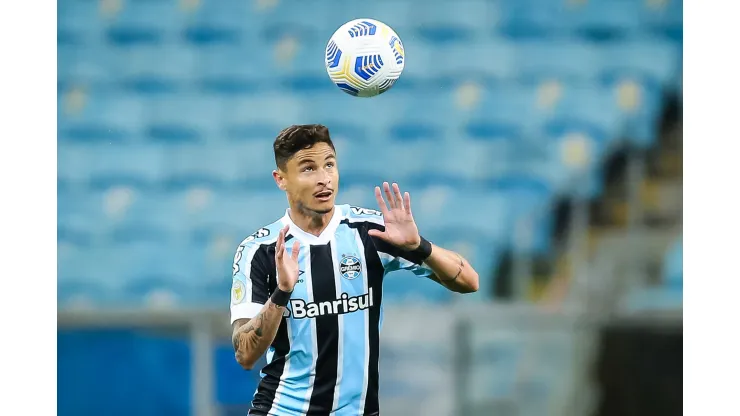 RS - Porto Alegre - 09/11/2021 - BRASILEIRO A 2021, GREMIO X FLUMINENSE - Diogo Barbosa jogador do Gremio durante partida contra o Fluminense no estadio Arena do Gremio pelo campeonato Brasileiro A 2021. Foto: Pedro H. Tesch/AGIF
