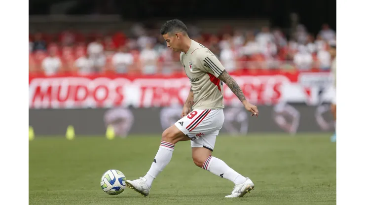 SURPRESA! James será titular do São Paulo, que terá surpresa no ataque - Foto: Ricardo Moreira/Getty Images
