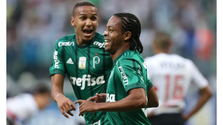 Deyverson (à esquerda) teve ótima passagem pelo Palmeiras e recebeu sondagem do Grêmio
