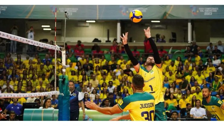 Bruninho e Judson na estreia do Brasil no Sul-Americano. Foto: CBV
