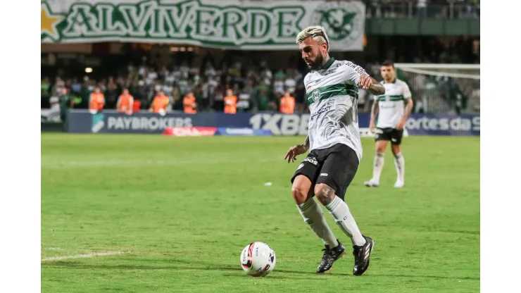 PR - Curitiba - 15/02/2023 - PARANAENSE 2023, CORITIBA X LONDRINA - Liziero jogador do Coritiba durante partida contra o Londrina no estadio Couto Pereira pelo campeonato Paranaense 2023. Foto: Robson Mafra/AGIF
