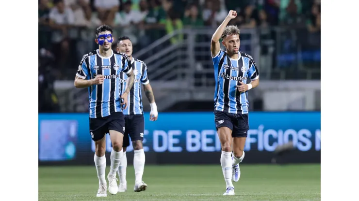 R$ 63 MILHÕES! Grêmio encerra novela por Bitello e define onde meia vai jogar<br />
- Foto: Alexandre Schneider/Getty Images)
