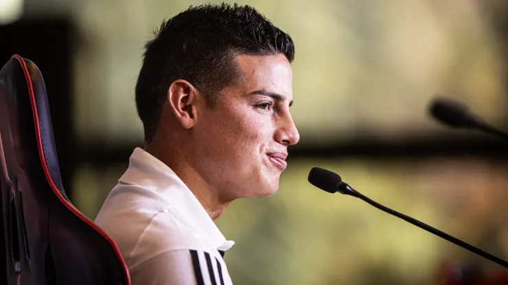 SP - SAO PAULO - 01/08/2023 - SAO PAULO, APRESENTACAO JAMES RODRIGUEZ - James Rodriguez fala aos jornalista durante sua apresentacao oficial como jogador do Sao Paulo em coletiva de imprensa realizada no CT Barra Funda.  Foto: Abner Dourado/AGIF
