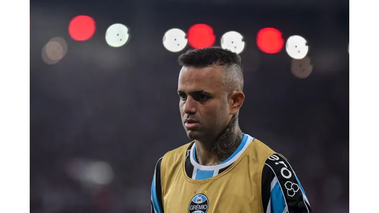 RJ - RIO DE JANEIRO - 16/08/2023 - COPA DO BRASIL 2023, FLAMENGO X GREMIO - Luan jogador do Gremio durante partida contra o Flamengo no estadio Maracana pelo campeonato Copa do Brasil 2023. Foto: Thiago Ribeiro/AGIF
