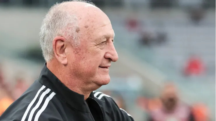 PR - CURITIBA - 02/09/2023 - BRASILEIRO A 2023, ATHLETICO-PR X ATLETICO-MG - Luiz Felipe Scolari, Felipao, tecnico do Atletico-MG durante partida contra o Athletico-PR no estadio Arena da Baixada pelo campeonato Brasileiro A 2023. Foto: Robson Mafra/AGIF
