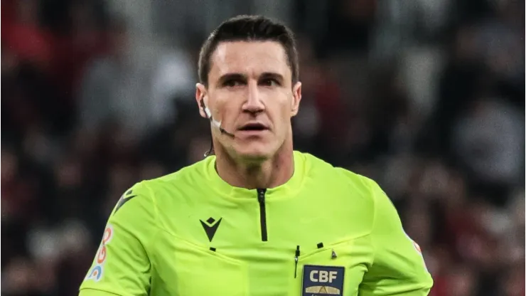 PR - CURITIBA - 16/07/2023 - BRASILEIRO A 2023, ATHLETICO-PR X BAHIA - O arbitro Rafael Rodrigo Klein durante partida entre Athletico-PR e Bahia no estadio Arena da Baixada pelo campeonato Brasileiro A 2023. Foto: Robson Mafra/AGIF
