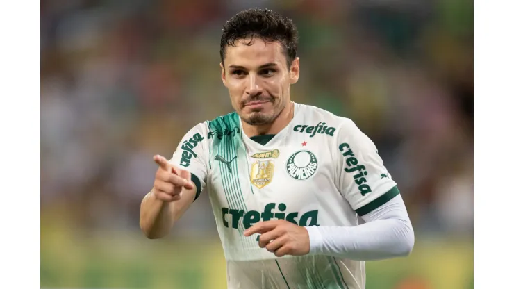 MT - CUIABA - 19/08/2023 - BRASILEIRO A 2023, CUIABA X PALMEIRAS - Raphael Veiga jogador do Palmeiras comemora seu gol durante partida contra o Cuiaba no estadio Arena Pantanal pelo campeonato Brasileiro A 2023. Foto: Gil Gomes/AGIF
