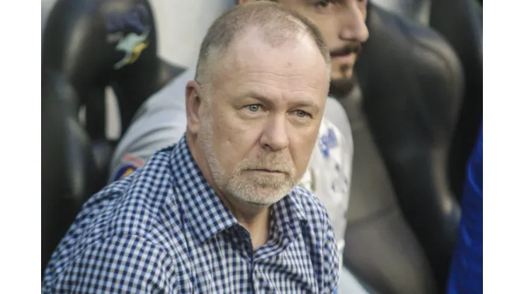 PR - Curitiba - 10/11/2018 - Brasileiro A 2018, Atletico PR x Cruzeiro - Mano Menezes tecnico do Cruzeiro durante partida contra o Atletico-PR no estadio Arena da Baixada pelo campeonato Brasileiro A 2018. Foto: Gabriel Machado/AGIF
