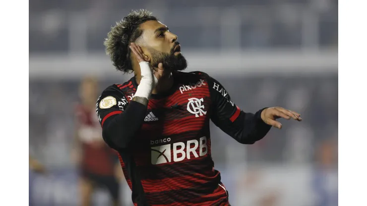 CRISE! Cria do Santos, Gabigol vive momento insustentável no Flamengo  - Foto: Ricardo Moreira/Getty Images
