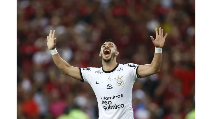 FEZ GOL E…  Renovação de Giuliano volta a pauta do Corinthians com definição<br />
 - Foto: Wagner Meier/Getty Images
