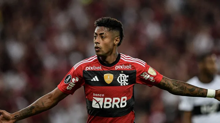 RJ - RIO DE JANEIRO - 03/08/2023 - LIBERTADORES 2023, FLAMENGO X OLIMPIA - Bruno Henrique jogador do Flamengo comemora seu gol durante partida contra o Olimpia no estadio Maracana pelo campeonato Libertadores 2023. Foto: Thiago Ribeiro/AGIF
