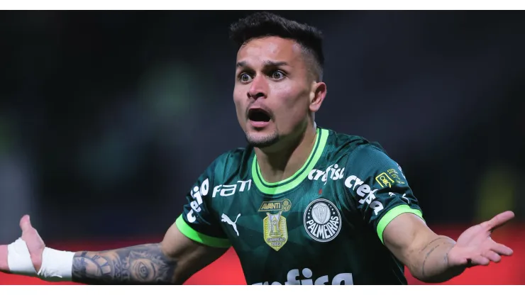 SP - SAO PAULO - 15/09/2023 - BRASILEIRO A 2023, PALMEIRAS X GOIAS - Artur jogador do Palmeiras reclama com a arbitragem durante partida contra o Goias no estadio Arena Allianz Parque pelo campeonato Brasileiro A 2023. Foto: Ettore Chiereguini/AGIF
