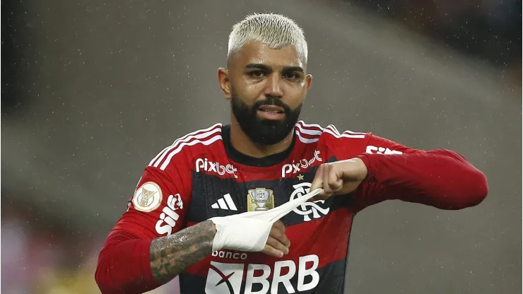 RIO DE JANEIRO, BRAZIL - AUGUST 13: Gabriel Barbosa of Flamengo leaves the match between Flamengo and Sao Paulo as part of Brasileirao 2023 at Maracana Stadium on August 13, 2023 in Rio de Janeiro, Brazil. (Photo by Wagner Meier/Getty Images)
