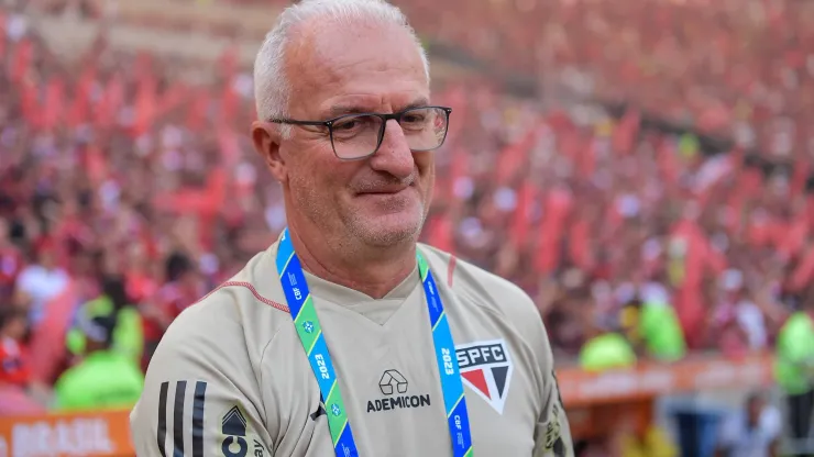 RJ - RIO DE JANEIRO - 17/09/2023 - COPA DO BRASIL 2023, FLAMENGO X SAO PAULO - Dorival Junior tecnico do Sao Paulo durante partida contra o Flamengo no estadio Maracana pelo campeonato Copa do Brasil 2023. Foto: Thiago Ribeiro/AGIF
