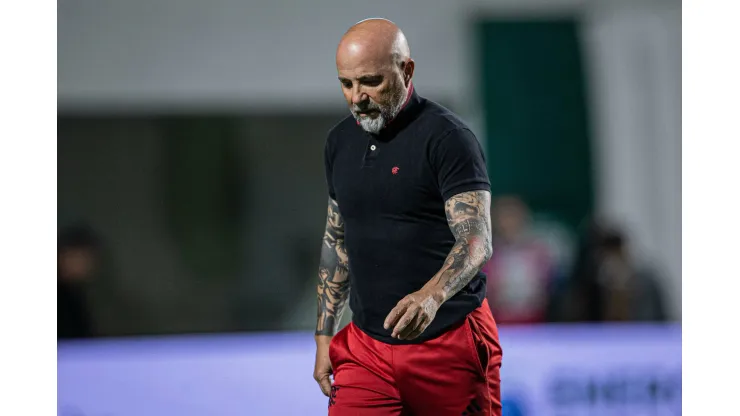 GO - GOIANIA - 20/09/2023 - BRASILEIRO A 2023, GOIAS X FLAMENGO - Jorge Sampaoli tecnico do Flamengo durante partida contra o Goias no estadio Serrinha pelo campeonato Brasileiro A 2023. Foto: Isabela Azine/AGIF
