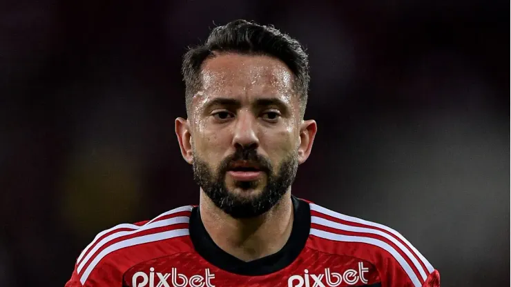 RJ - RIO DE JANEIRO - 26/08/2023 - BRASILEIRO A 2023, FLAMENGO X INTERNACIONAL - Everton Ribeiro jogador do Flamengo durante partida contra o Internacional no estadio Maracana pelo campeonato Brasileiro A 2023. Foto: Thiago Ribeiro/AGIF
