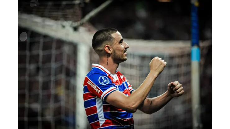 CE - FORTALEZA - 04/05/2023 - COPA SUL-AMERICANA 2023, FORTALEZA X ESTUDIANTES DE MERIDA - Thiago Galhardo jogador do Fortaleza comemora seu gol durante partida contra o Estudiantes de Merida no estadio Arena Castelao pelo campeonato Copa Sul-Americana 2023. Foto: Kely Pereira/AGIF
