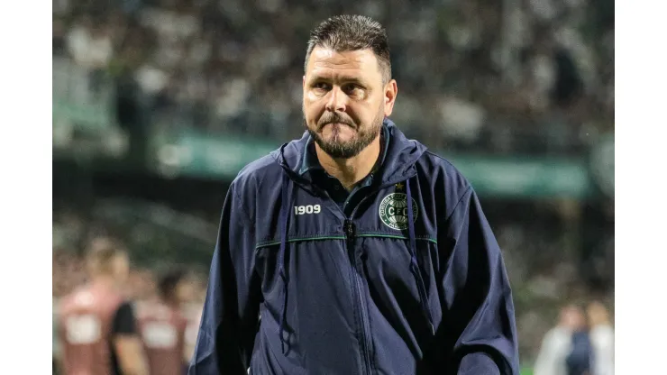 PR - CURITIBA - 06/08/2023 - BRASILEIRO A 2023, CORITIBA X BRAGANTINO - Thiago Kosloski tecnico do Coritiba apos a partida contra o Bragantino no estadio Couto Pereira pelo campeonato Brasileiro A 2023. Foto: Robson Mafra/AGIF
