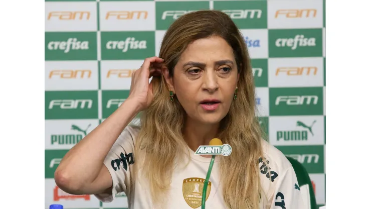 Leila Pereira sofre críticas pesadas da torcida do Palmeiras às vésperas de jogo contra o Boca
