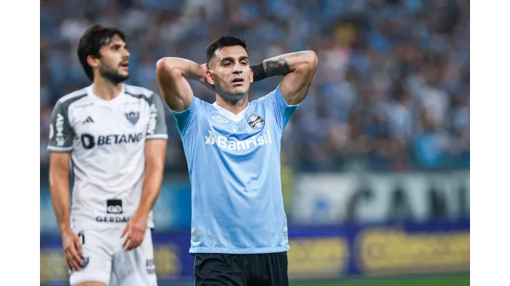 RS - PORTO ALEGRE - 22/07/2023 - BRASILEIRO A 2023, GREMIO X ATLETICO-MG - Franco Cristaldo jogador do Gremio lamenta chance perdida durante partida contra o Atletico-MG no estadio Arena do Gremio pelo campeonato Brasileiro A 2023. Foto: Maxi Franzoi/AGIF
