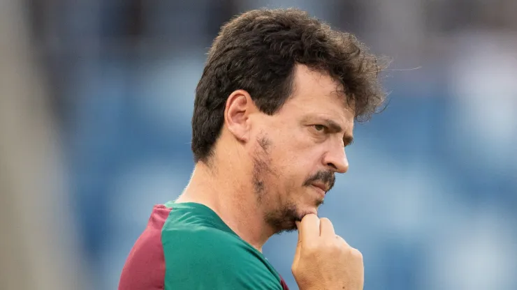 Foto: Gil Gomes/AGIF - Fernando Diniz tecnico do Fluminense durante partida contra o Cuiaba no estadio Arena Pantanal pelo campeonato Brasileiro A 2023. 
