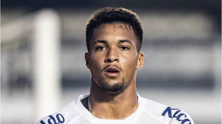 SP - SANTOS - 23/07/2023 - BRASILEIRO A 2023, SANTOS X BOTAFOGO - Marcos Leonardo jogador do Santos comemora seu gol durante partida contra o Botafogo no estadio Vila Belmiro pelo campeonato Brasileiro A 2023. Foto: Abner Dourado/AGIF
