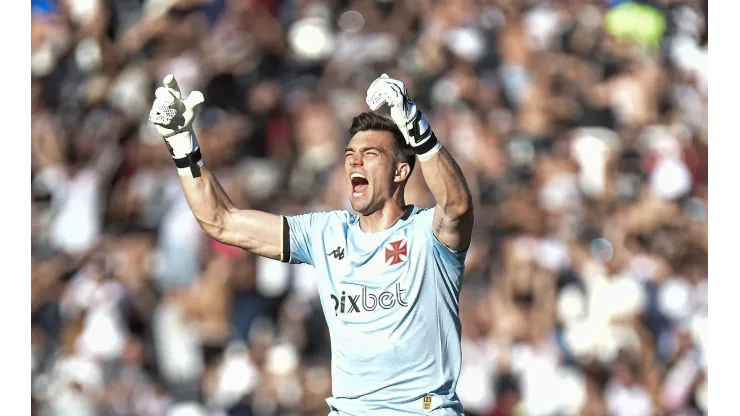 RJ - RIO DE JANEIRO - 16/09/2023 - BRASILEIRO A 2023, VASCO X FLUMINENSE - Leo Jardim goleiro do Vasco durante partida contra o Fluminense no estadio Engenhao pelo campeonato Brasileiro A 2023. Foto: Thiago Ribeiro/AGIF
