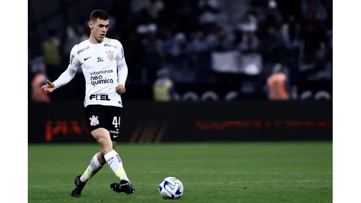 SP - SAO PAULO - 26/08/2023 - BRASILEIRO A 2023, CORINTHIANS X GOIAS - Gabriel Moscardo jogador do Corinthians durante partida contra o Goias no estadio Arena Corinthians pelo campeonato Brasileiro A 2023. Foto: Marcello Zambrana/AGIF
