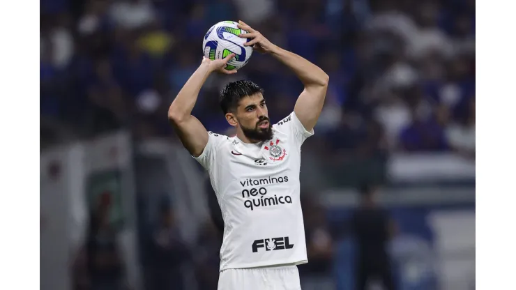 MG - BELO HORIZONTE - 19/08/2023 - BRASILEIRO A 2023, CRUZEIRO X CORINTHIANS - Bruno Mendez jogador do Corinthians durante partida contra o Cruzeiro no estadio Mineirao pelo campeonato Brasileiro A 2023. Foto: Gilson Lobo/AGIF
