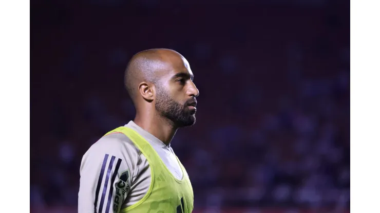 SP - SAO PAULO - 27/09/2023 - BRASILEIRO A 2023, SAO PAULO X CORITIBA - Lucas moura jogador do Sao Paulo durante partida contra o Coritiba no estadio Morumbi pelo campeonato Brasileiro A 2023. Foto: Marcello Zambrana/AGIF
