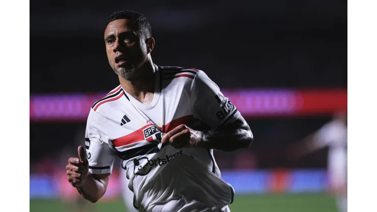 São Paulo escolhe ponta de 18 gols para disputar posição com Rato - Foto: Ettore Chiereguini/AGIF
