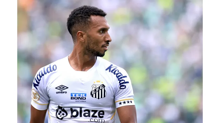 Marcello Zambrana/AGIF. Lucas Braga fala sobre novo posicionamento no Santos
