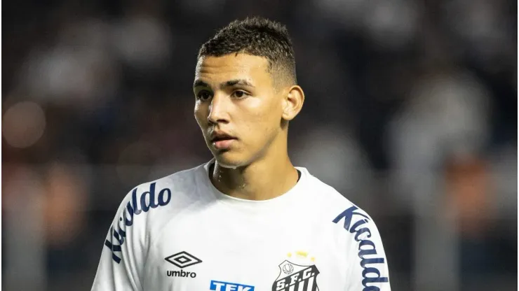 SP - SANTOS - 17/05/2023 - COPA DO BRASIL 2023, SANTOS X BAHIA - Deivid Washington jogador do Santos durante partida contra o Bahia no estadio Vila Belmiro pelo campeonato Copa do Brasil 2023. Foto: Abner Dourado/AGIF
