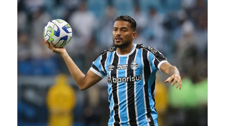 Virou um problema maior que ninguém imaginava: Expulsão de Reinaldo causa situação CHINELAGEM no Grêmio<br />
- Foto: Pedro H. Tesch/AGIF
