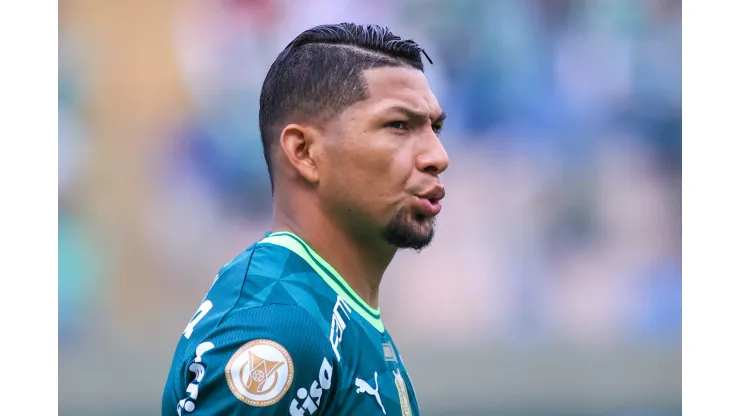 Rony, do Palmeiras, deu mesma entrada que causou expulsão de Marçal contra o Corinthians e só levou amarelo
