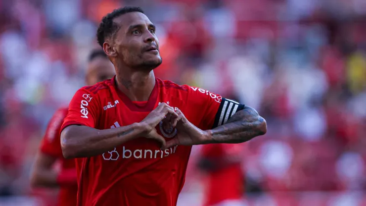 RS - Porto Alegre - 11/03/2023 - GAUCHO 2023, INTERNACIONAL X ESPORTIVO - Alan Patrick jogador do Internacional comemora seu gol durante partida contra o Clube Esportivo no estadio Beira-Rio pelo campeonato Gaucho 2023. Foto: Maxi Franzoi/AGIF
