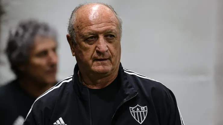 Foto: Gilson Lobo/AGIF - Luiz Felipe Scolari tecnico do Atletico-MG durante partida contra o Coritiba no estadio Arena MRV pelo campeonato Brasileiro A 2023. 
