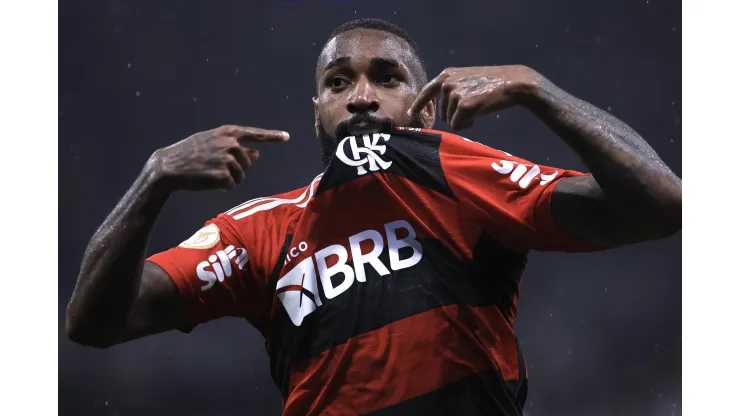 SP - SAO PAULO - 07/10/2023 - BRASILEIRO A 2023, CORINTHIANS X FLAMENGO - Gerson jogador do Flamengo comemora seu gol durante partida contra o Corinthians no estadio Arena Corinthians pelo campeonato Brasileiro A 2023. Foto: Marcello Zambrana/AGIF
