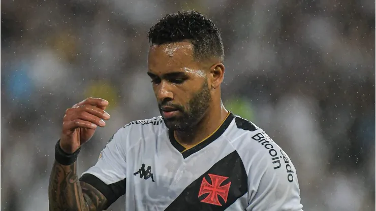 RJ - RIO DE JANEIRO - 02/07/2023 - BRASILEIRO A 2023, BOTAFOGO X VASCO - Alex Teixeira jogador do Vasco durante partida contra o Botafogo no estadio Engenhao pelo campeonato Brasileiro A 2023. Foto: Thiago Ribeiro/AGIF
