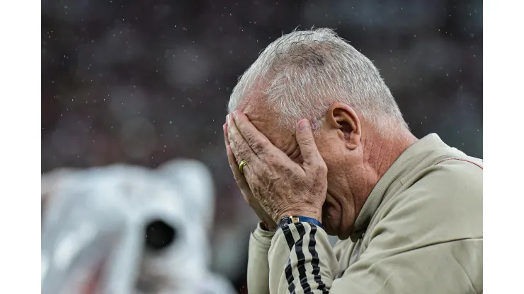 Dorival Júnior precisa encontrar soluções para resolver situação ofensiva do São Paulo - Foto: Thiago Ribeiro/AGIF
