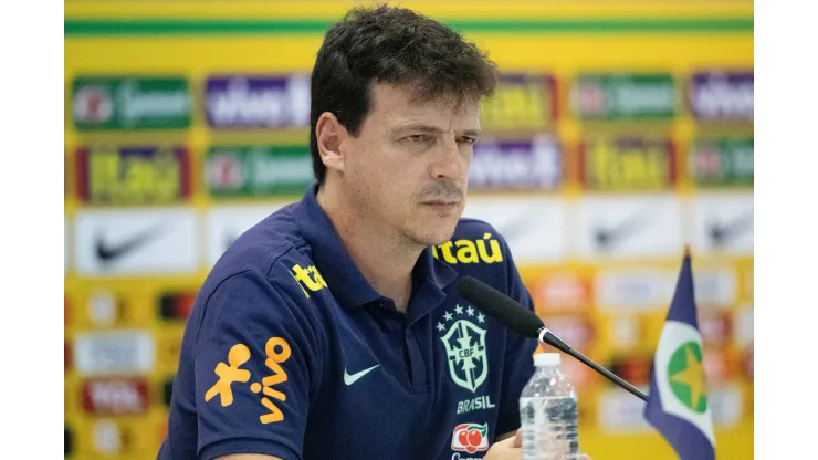 MT - CUIABA - 12/10/2023 - SELECAO BRASILEIRA, COLETIVA Fernando Diniz - Fernando Diniz treinador da Selecao Brasileira durante coletiva de imprensa realizada no Arena Pantanal. Foto: Gil Gomes/AGIF
