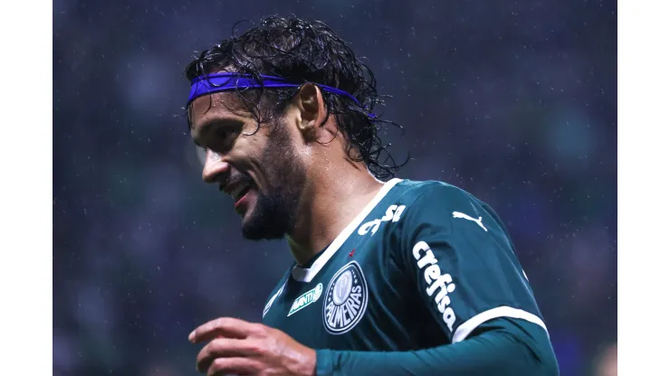 SP - Sao Paulo - 02/11/2022 - BRASILEIRO A 2022, PALMEIRAS X FORTALEZA - Gustavo Scarpa jogador do Palmeiras durante partida contra o Fortaleza no estadio Arena Allianz Parque pelo campeonato Brasileiro A 2022. Foto: Marcello Zambrana/AGIF
