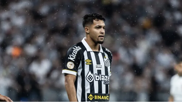 Marcos Leonardo em ação diante do Corinthians
