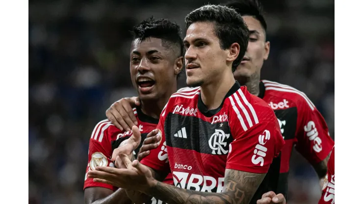 MG - BELO HORIZONTE - 19/10/2023 - BRASILEIRO A 2023, CRUZEIRO X FLAMENGO - Pedro jogador do Flamengo comemora seu gol durante partida contra o Cruzeiro no estadio Mineirao pelo campeonato Brasileiro A 2023. Foto: Fernando Moreno/AGIF
