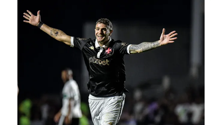 RJ - RIO DE JANEIRO - 21/09/2023 - BRASILEIRO A 2023, VASCO X CORITIBA - Vegetti jogador do Vasco comemora seu gol durante partida contra o Coritiba no estadio Sao Januario pelo campeonato Brasileiro A 2023. Foto: Thiago Ribeiro/AGIF
