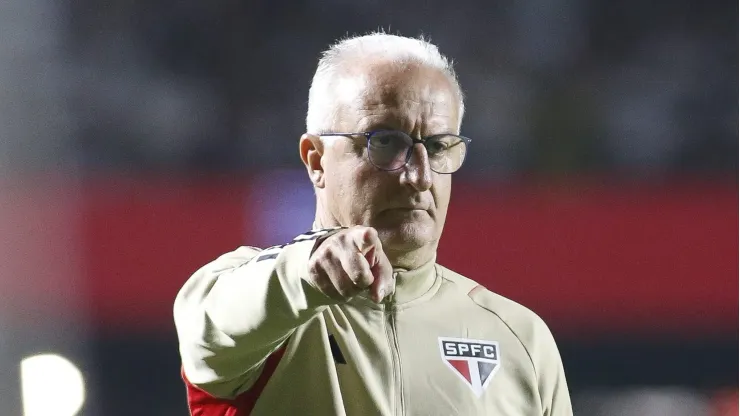 Dorival Júnior técnico do São Paulo em partida pelo Campeonato Brasileiro. Foto: Miguel Schincariol/Getty Images
