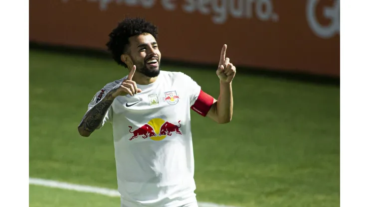 Claudinho jogador do Bragantino comemora seu gol durante partida contra o Vasco no Nabi Abi Chedid pelo campeonato Brasileiro A 2020. Foto: Diogo Reis/AGIF
