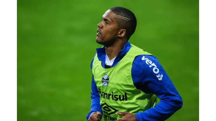 Douglas Costa jogador do Grêmio durante partida contra o Santos na Arena pelo campeonato Brasileiro A 2021. Foto: Pedro H. Tesch/AGIF
