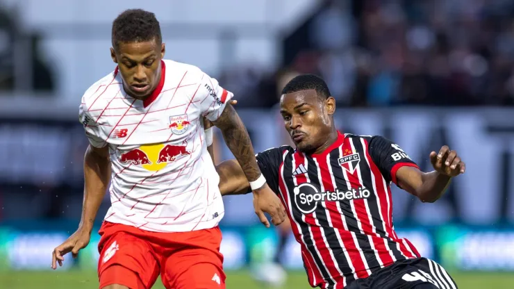 J. Mendez, jogador do Sao Paulo, durante partida contra o Bragantino, no estadio Nabi Abi Chedid pelo campeonato Brasileiro A 2023 e se enfrentam quarta-feira de novamente. Marcello Zambrana/AGIF
