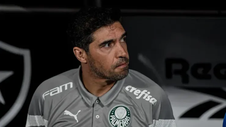 Foto: Thiago Ribeiro/AGIF -Abel Ferreira, técnico do Palmeiras, durante partida contra o Botafogo Campeonato Brasileiro
